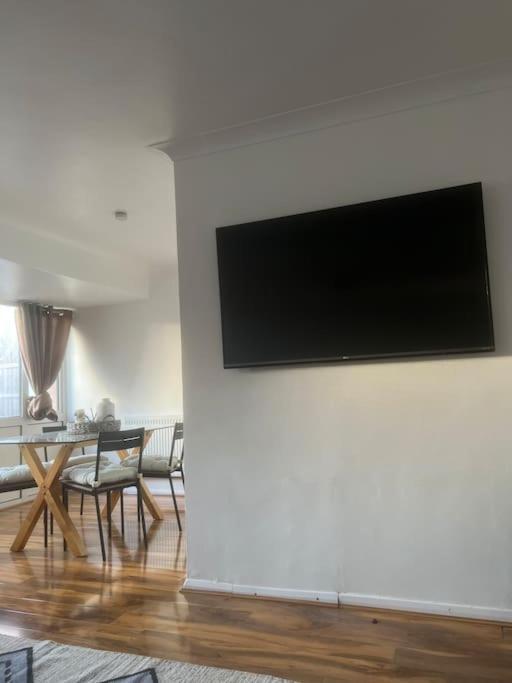 Home In Basildon, Essex Екстериор снимка