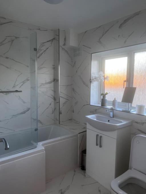 Home In Basildon, Essex Екстериор снимка